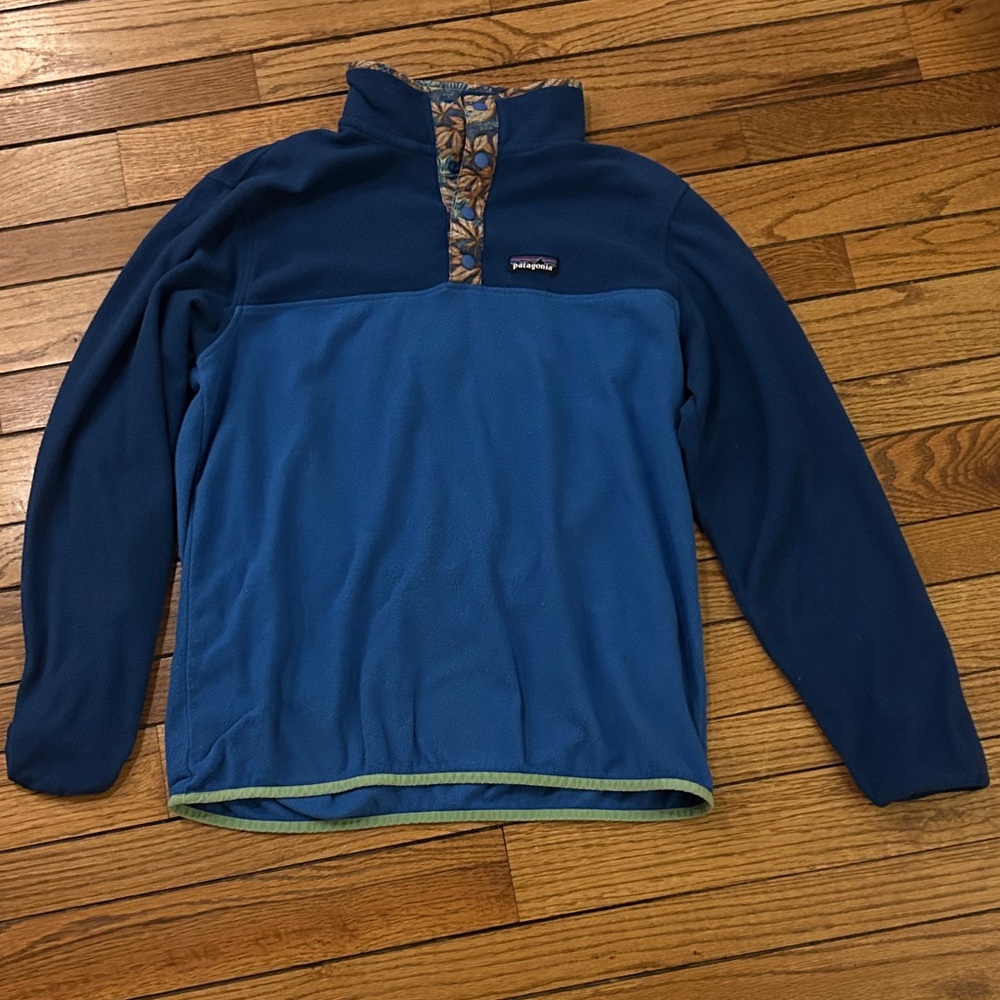 Patagonia Men's Fleece, size Medium in Blue with green and floral accents
